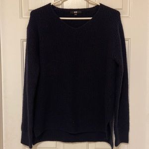 V neck uniqlo sweater